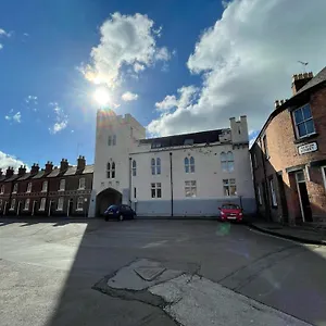 - Value With Free Parking In The Heart Of Apartment Chester