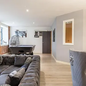 Apartment 2 Bed With Pool Table, Bradford (West Yorkshire)