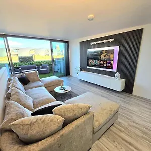 Apartment Modern Duplex Penthouse Panoramic Views & Parking, Bradford (West Yorkshire)